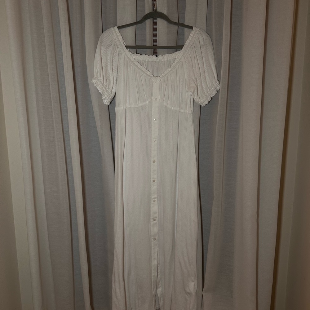 Chic White Button-Down Chemise